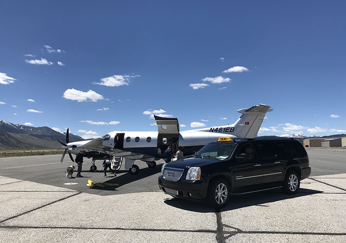 5-mammoth-taxi_airport_plane